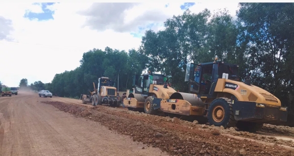 徐工成套道路機械助力柬埔寨當地道路建設