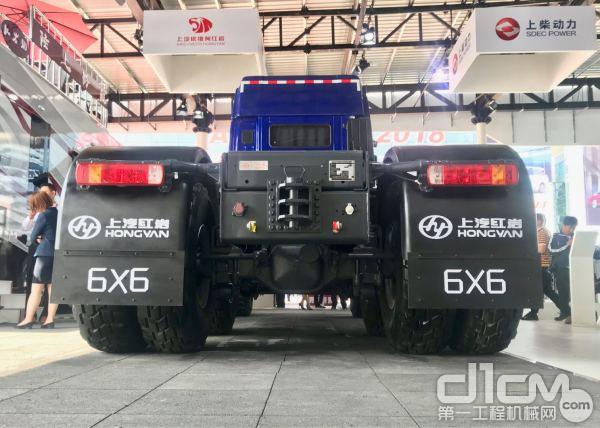 國(guó)內(nèi)第一款智能網(wǎng)聯(lián)6×6全驅(qū)大件運(yùn)輸車