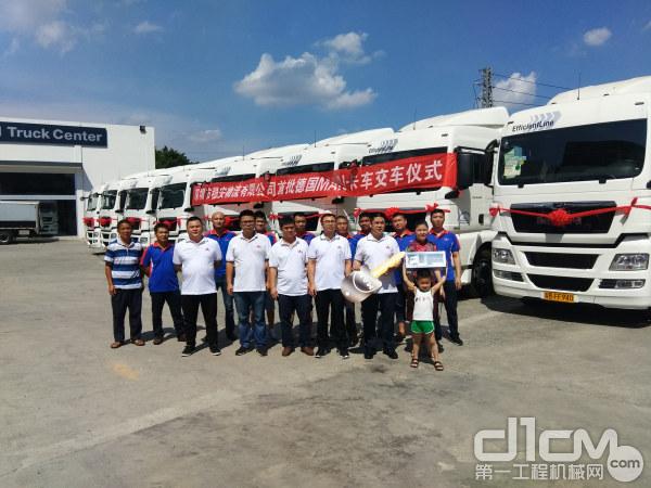 曼恩商用車向東莞穩(wěn)安物流交付20臺(tái)牽引車