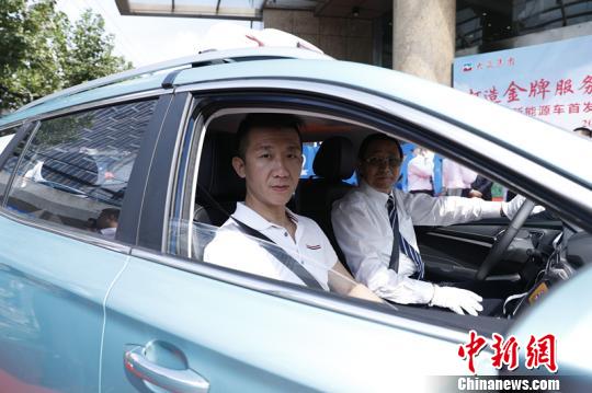 新能源出租車能給乘客全新的乘坐體驗。 大眾出租供圖