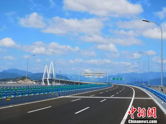 圖為：樂清灣大橋　范宇斌　攝