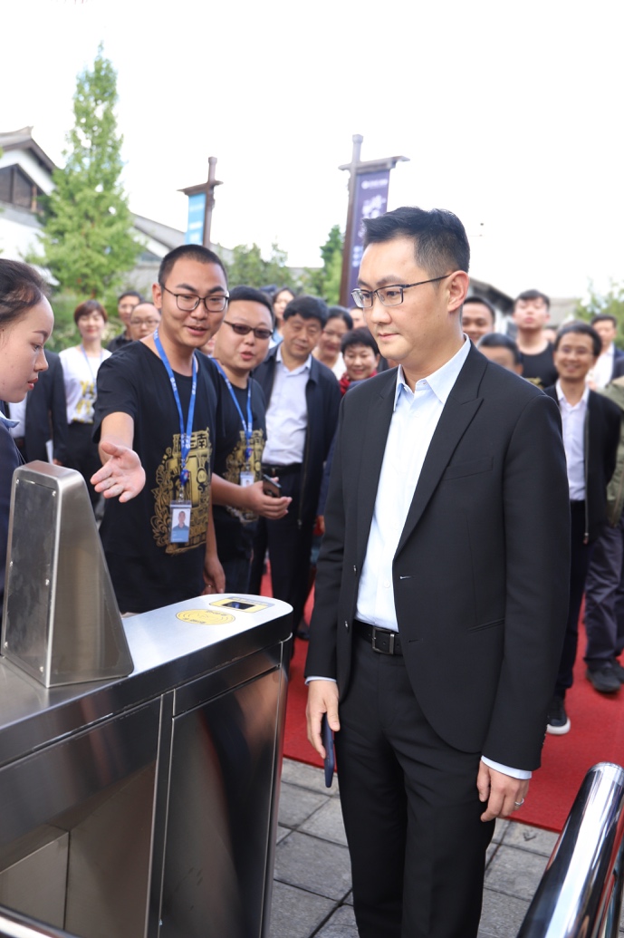 刷臉入園 騰訊優(yōu)圖提供人臉識(shí)別技術(shù)支持