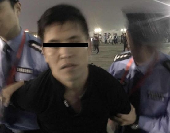 散場時民警將逃犯抓獲