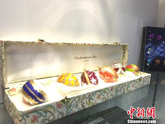 德國(guó)館展出的工藝品 奚金燕 攝