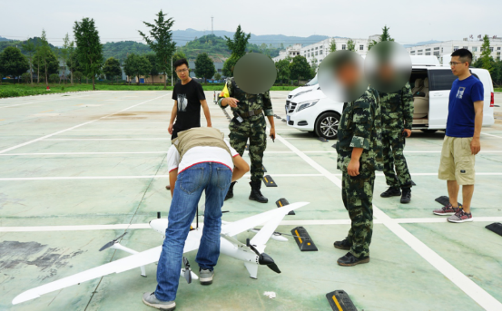 直擊武警特戰(zhàn)演練，傲勢(shì)警用無(wú)人機(jī)科技賦能