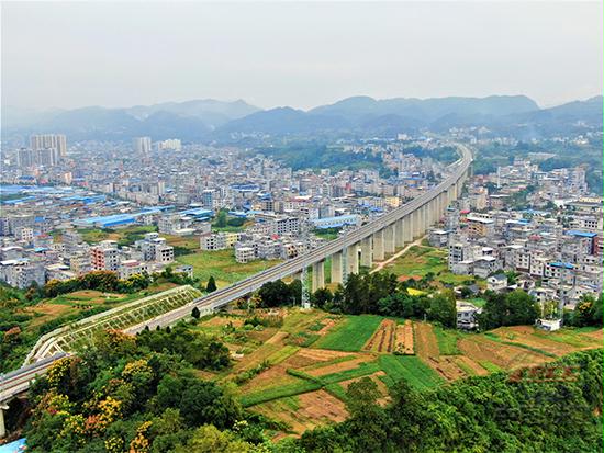 中鐵十四局承建的黔張常鐵路鳳翔立交特大橋