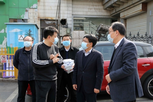 山東省教育廳到聯(lián)系社區(qū)開展“雙報(bào)到”志愿服務(wù)活動(dòng)