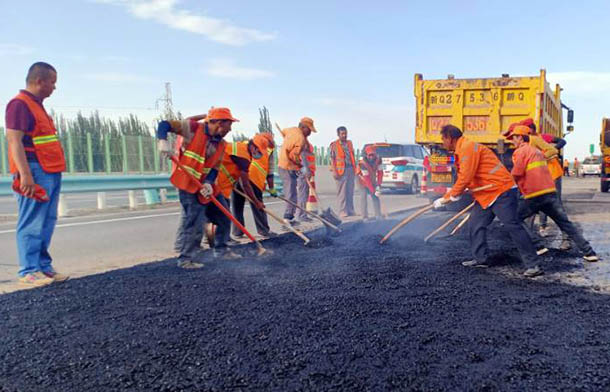  新疆：喀什公路管理局莎車分局啟動集中處治路面病害行動