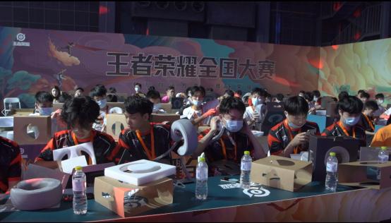 倍輕松攜手王者榮耀全國(guó)大賽強(qiáng)勢(shì)來(lái)襲，擁有王者裝備，讓火力更翻倍